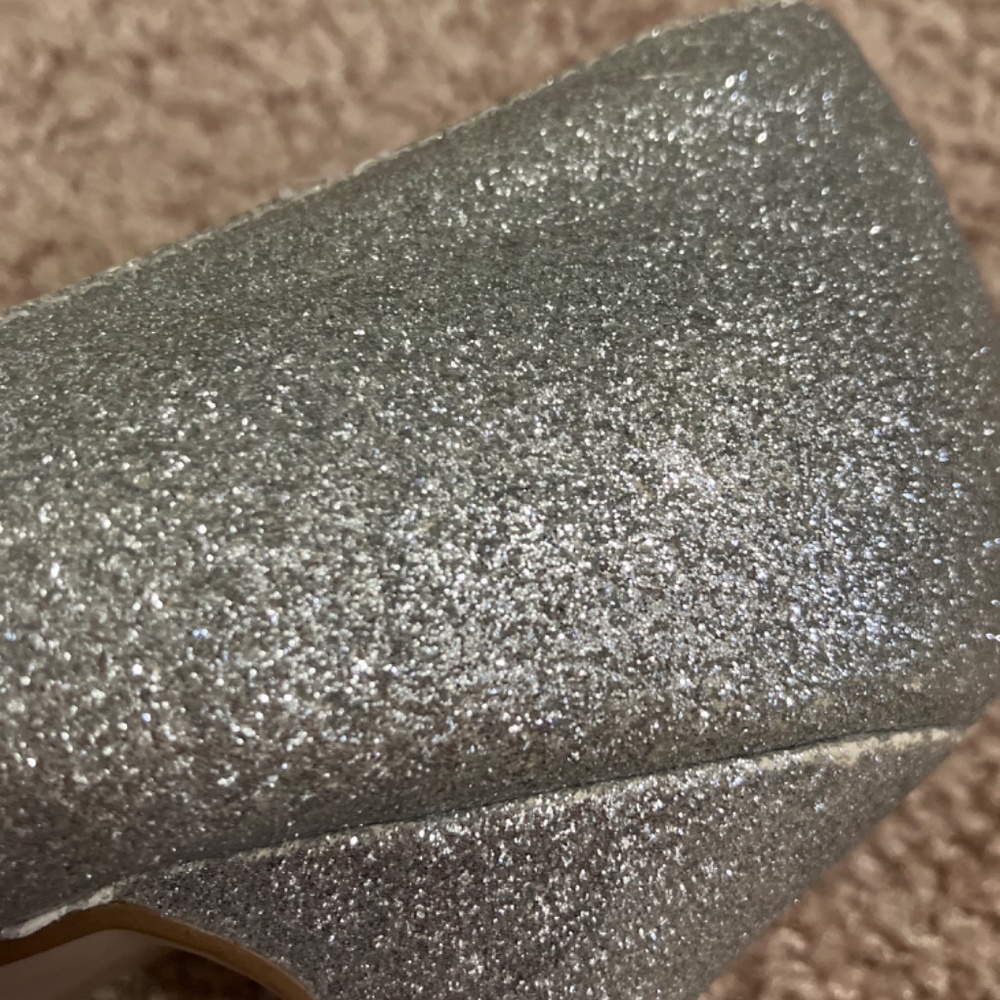 Heels - Picture 4 of 4